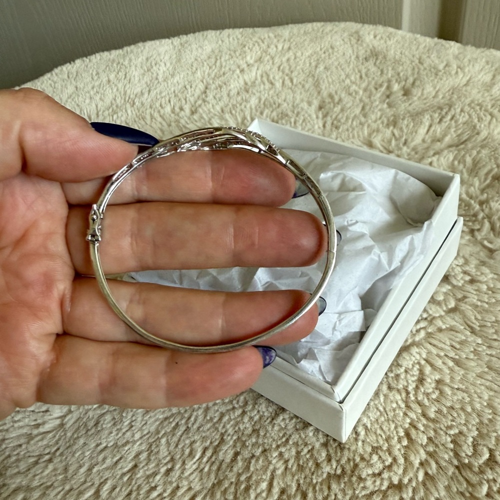 Elegant Silver 1 CT Bangle Bracelet - Picture 4 of 6